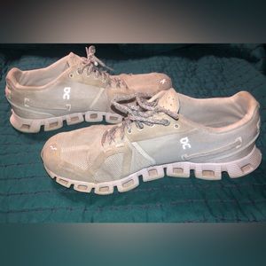 On clouds , been worn needs cleaning but still a decent shoe size 8